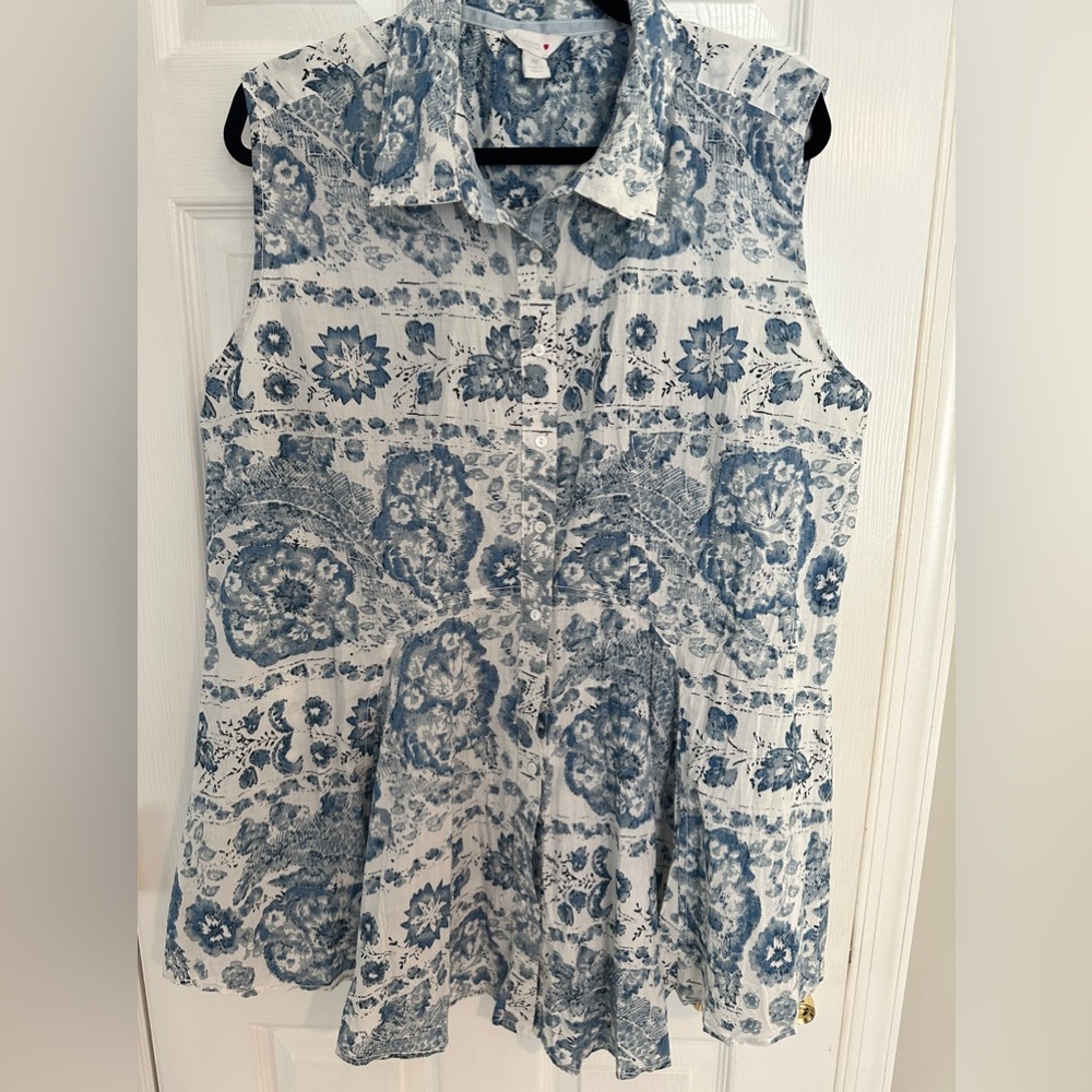 Blue Floral sleeveless blouse.